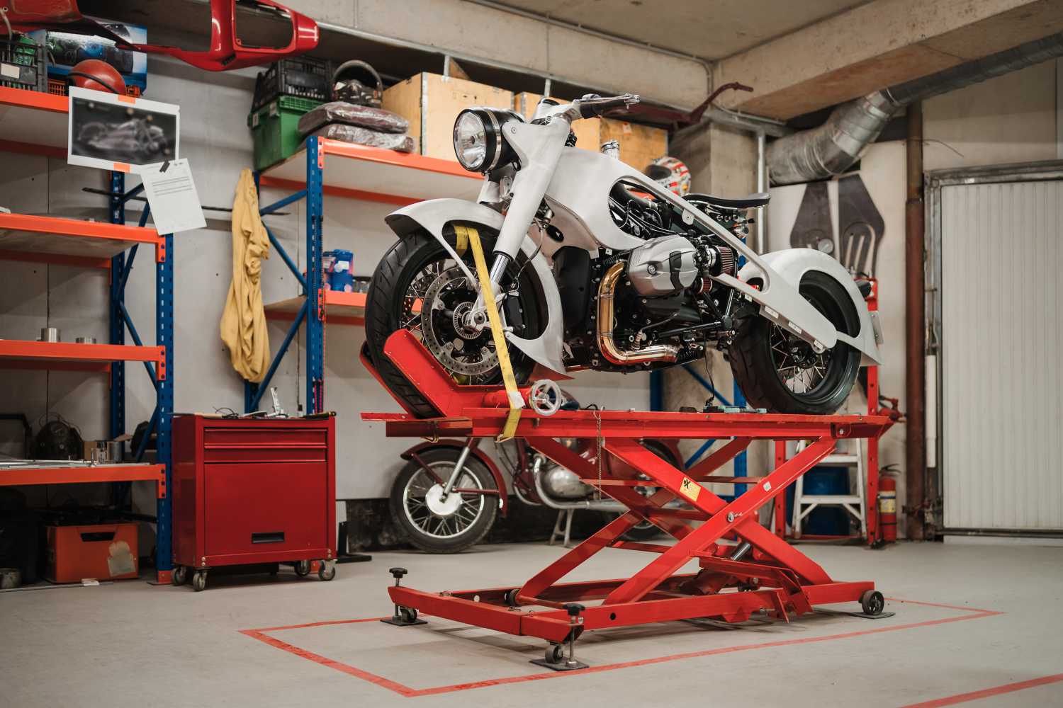custom-motorcycle-standing-in-repair-shop-2022-03-29-23-27-40-resize-1.jpg